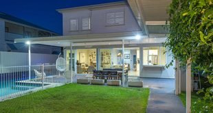 Simple Backyard Lighting Ideas for Evening Gatherings